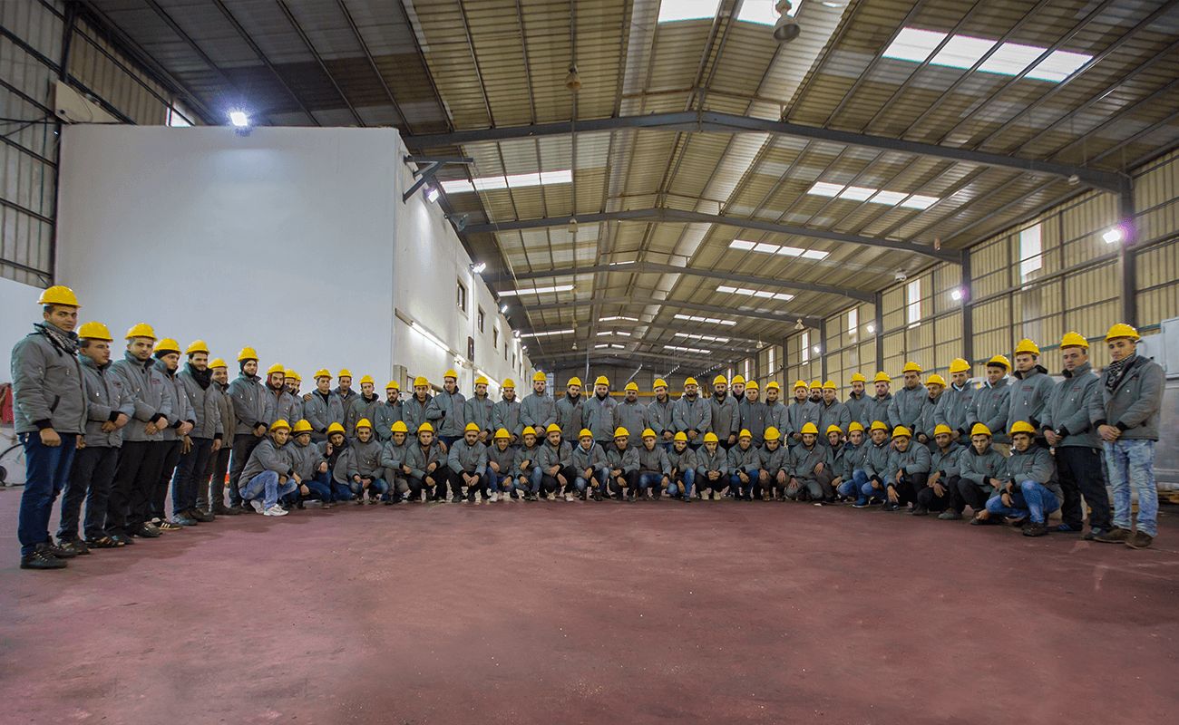 موظفي مصنع السكسك